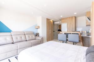 Kuchyňa alebo kuchynka v ubytovaní Expoholidays- Apartaments Paseo Marítimo