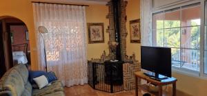 Televízia a/alebo spoločenská miestnosť v ubytovaní VILLA EN DENIA CON VISTAS AL MEDITERRANEO
