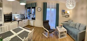 Kuchnia lub aneks kuchenny w obiekcie Lux Garden Apartment