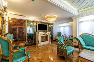 a living room with a fireplace and chairs and a television at Splendid Studio in Historic Mansion in Beylerbeyi in Istanbul