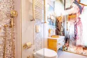 Kylpyhuone majoituspaikassa Exquisite Studio in Historic Mansion in Beylerbeyi