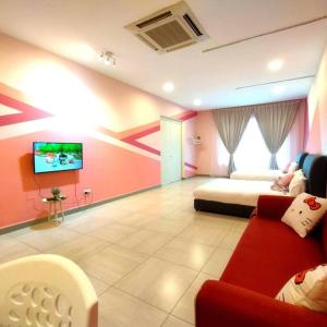TV a/nebo společenská místnost v ubytování PoP Kitty Octagon Premium Ipoh Town Center 2BR by Grab A Stay
