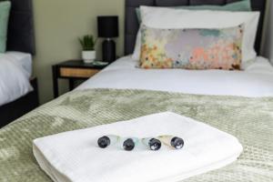 Ένα ή περισσότερα κρεβάτια σε δωμάτιο στο Lovely House in Welwyn with Garden and Off road parking