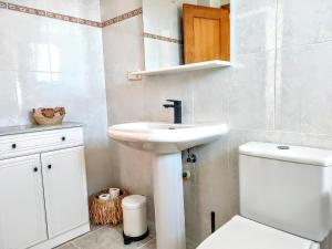 Koupelna v ubytování Happy Holiday Apartment Javea , 2 bed 2 bath , seaview airco wifi + 30 fotografií
