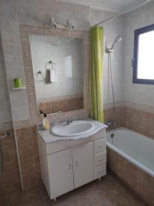Koupelna v ubytování Costamarina Apartments