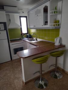 Kuchyň nebo kuchyňský kout v ubytování Costamarina Apartments