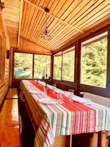 a dining room with a table in a cabin at Cabana Rânca in Ranca