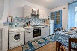 A kitchen or kitchenette at Il Nido del Canterino