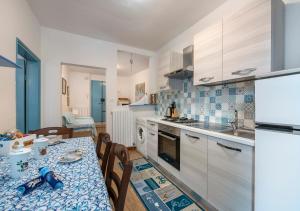 A kitchen or kitchenette at Il Nido del Canterino