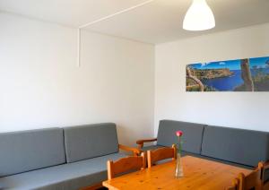 A seating area at Apartamentos Vistalmar Mallorca