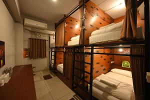 Postel nebo postele na pokoji v ubytování The 8 Factory Hotel Phitsanulok