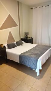 Postel nebo postele na pokoji v ubytování Hostal Alhaja Playa