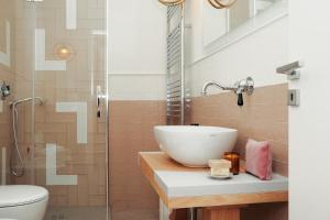 Kúpeľňa v ubytovaní Sighé Boutique Rooms - Stanze vicine all'Ospedale Panico - Soggiorno Elegante a pochi minuti di auto da Castro, Tricase Porto e Marina Serra + 37 fotografií