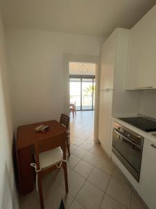 O bucătărie sau chicinetă la San Lorenzo Marina Apartment +7 fotografii