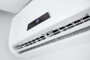 un primer plano de un radiador de aire acondicionado para coches en Traditional chic, High Ceilings' apt Aircos and Garage, en Amberes