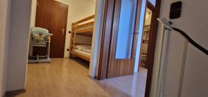 Postel nebo postele na pokoji v ubytování ciao-aschau Gschwendtnerhof Ap18 SchölzkeV