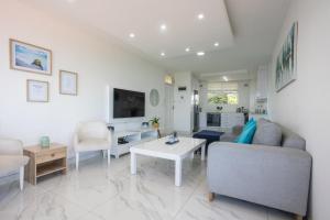 TV a/nebo společenská místnost v ubytování 24 Sea Lodge - Sea Viewing Apartment