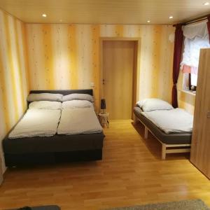 a bedroom with two beds in a room at FeWo Albrecht direkt am Diemelsteig in Diemelsee