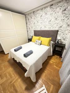 A bed or beds in a room at Apartamento Oviedo Parque del Oeste