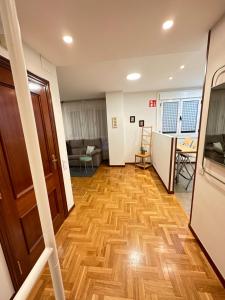 A kitchen or kitchenette at Apartamento Oviedo Parque del Oeste