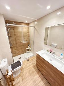 A bathroom at Apartamento Oviedo Parque del Oeste