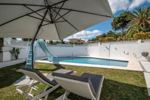 Fotografia z galérie ubytovania Villa encantadora junto a la playa en Los Monteros con seguridad 24 horas v Marbelli