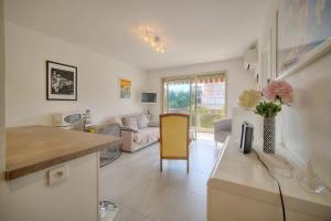 Kuchyň nebo kuchyňský kout v ubytování 2 rooms Cannes near beaches