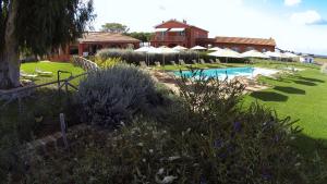 The swimming pool at or close to Agriturismo Piani Della Marina