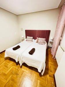 A bed or beds in a room at Apartamento Oviedo Parque del Oeste