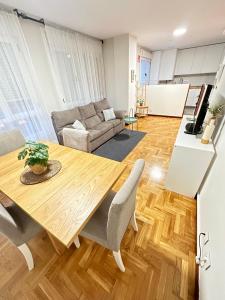 A kitchen or kitchenette at Apartamento Oviedo Parque del Oeste