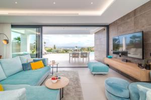 Zdjęcie z galerii obiektu 4 BDRM Luxury Retreat w/ Stunning Sea Views w mieście Estepona