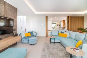 Zdjęcie z galerii obiektu 4 BDRM Luxury Retreat w/ Stunning Sea Views w mieście Estepona