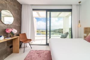 Zdjęcie z galerii obiektu 4 BDRM Luxury Retreat w/ Stunning Sea Views w mieście Estepona