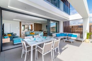 Zdjęcie z galerii obiektu 4 BDRM Luxury Retreat w/ Stunning Sea Views w mieście Estepona