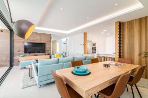 Zdjęcie z galerii obiektu 4 BDRM Luxury Retreat w/ Stunning Sea Views w mieście Estepona