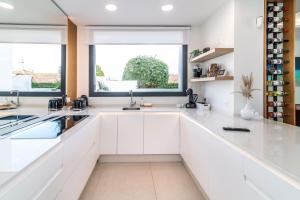Zdjęcie z galerii obiektu 4 BDRM Luxury Retreat w/ Stunning Sea Views w mieście Estepona