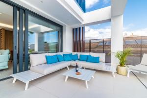 Zdjęcie z galerii obiektu 4 BDRM Luxury Retreat w/ Stunning Sea Views w mieście Estepona