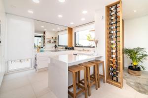 Zdjęcie z galerii obiektu 4 BDRM Luxury Retreat w/ Stunning Sea Views w mieście Estepona