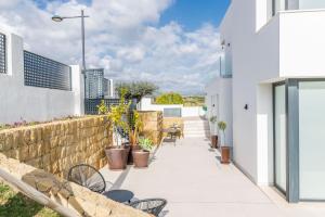 Zdjęcie z galerii obiektu 4 BDRM Luxury Retreat w/ Stunning Sea Views w mieście Estepona