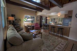 a living room with a couch and a table at Cozy Cabin home in South Lake Tahoe