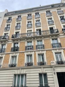 a large brick building with windows and balconies at Appartement 2 pièces élégant proche Porte de Versailles in Paris