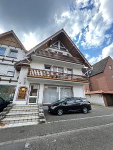 a black car parked in front of a house at KM Apparts 1 in Wesel