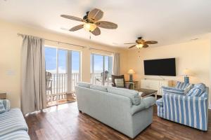 O zonă de relaxare la Spacious Penthouse Ocean Front 7 BR Condo - Ambassador Villas Unit 401