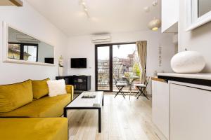 A kitchen or kitchenette at Luxury Central Apartment