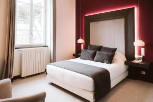 Un pat sau paturi într-o cameră la Domaine d'En Fargou