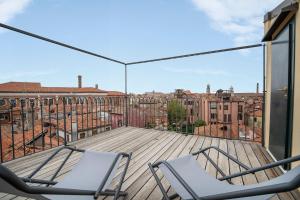 A balcony or terrace at Dorsoduro Suite 1241 by Wonderful Italy