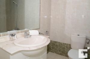 Koupelna v ubytování Apartamento Zafiro 28C - Grupo Turis + 37 fotografií
