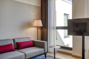 TV a/nebo společenská místnost v ubytování IntercityHotel Berlin Airport BER Terminal 1 & 2