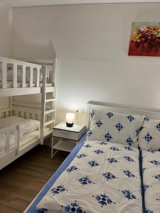 Postel nebo postele na pokoji v ubytování Aviatik apartmány-Černý Důl