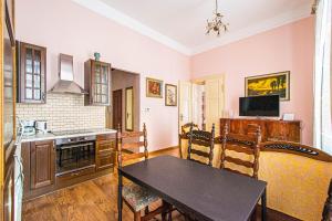 Dapur atau dapur kecil di Astronomical Clock Suite by Ruterra